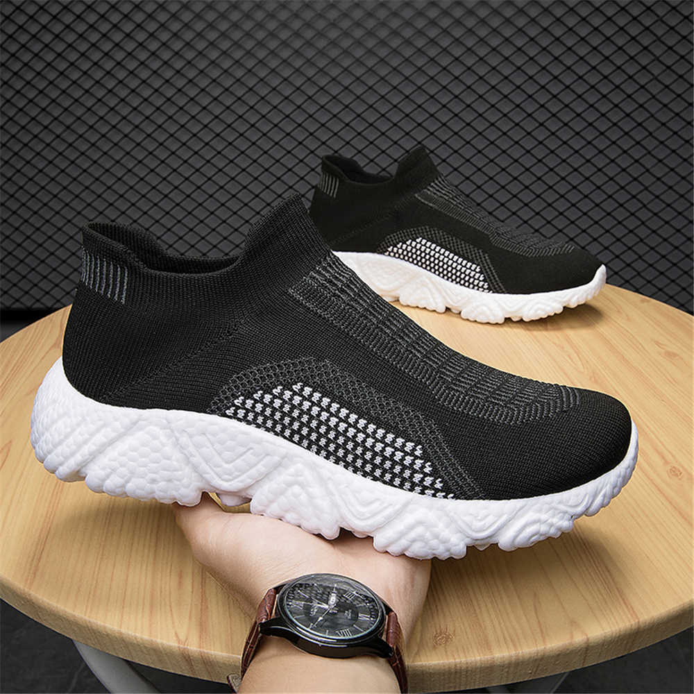 Płaskie wyglądające sneakersy  – Vintage Collectible Shoes recenzja i cena